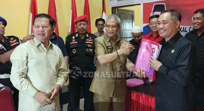 Didampingi Kakak, Lukman Abunawas Kembalikan Berkas Pendaftaran di PDIP