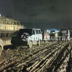 Jalan Masuk Masjid Al-Alam Dipenuhi Lumpur, Jamaahnya Hanya Lima Shaf masjid al alam