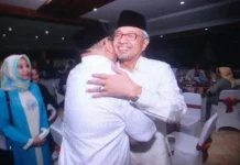 Terlihat Mesra dengan Nur Alam, Asrun Sebut Tak Ada Kaitan Politik Terlihat Mesra dengan Nur Alam, Asrun Sebut Tak Ada Kaitan Politik