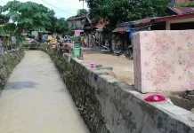Korban Banjir di Kendari Butuh Bantuan Air Bersih Korban Banjir di Kendari Butuh Bantuan Air Bersih