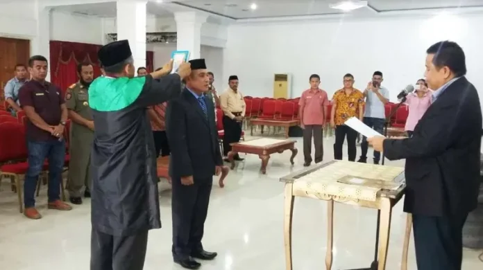 Lantik Dirut PDAM, Sekda Muna: Kasus Dugaan Foto Mesum di Medsos Tak Akan Hambat Kerja Nuryayat Fakri