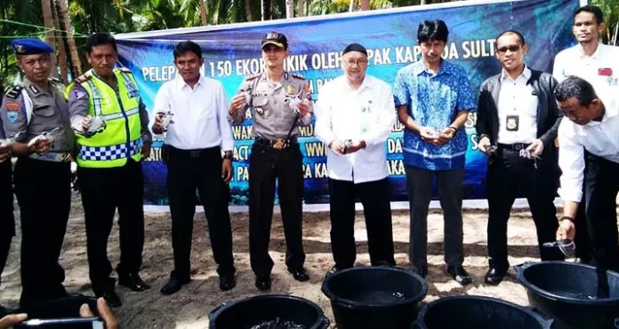 Peringati Hari Lingkungan Hidup, Polres Wakatobi Lepas 150 Tukik