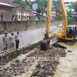 Antisipasi Banjir, Anggota DPRD Kendari Fasilitasi Pengerukan Kali Kemaraya Antisipasi Banjir, Anggota DPRD Kendari Fasilitasi Pengerukan Kali Kemaraya
