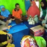 Pengurus Masjid Bantu Korban Banjir Kendari Pengurus Masjid Bantu Korban Banjir Kendari