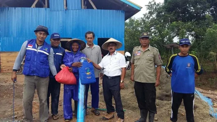 Pemkab Konut Salurkan Bantuan 83 KK Korban Banjir di Motui