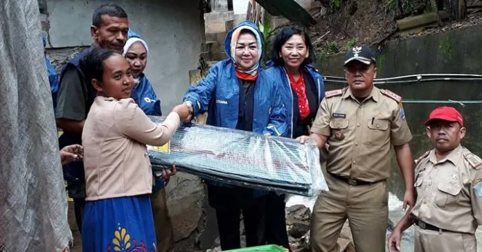 PMI Sultra Berikan Bantuan ke Korban Banjir di Kampung Salo
