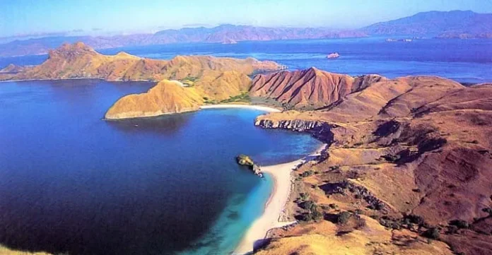 Pulau Komodo Masuk Top 10 Tempat Wisata Ideal Musim Panas