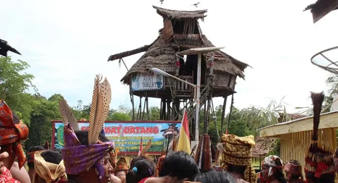 ritual_nyobeng Nyobeng Sebujit, Ritual Cuci Tengkorak Tarik Wisman Crossborder