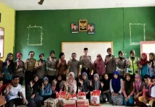 Berkah Ramadhan, Polwan Polres Wakatobi Berbagi dengan para Santri Berkah Ramadhan, Polwan Polres Wakatobi Berbagi dengan para Santri