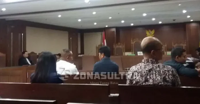 Sidang Perdana, La Bakry Turut Dampingi Umar Samiun