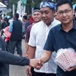 Gempar Bagi Takjil Kepada Pengendara Gempar Bagi Takjil Kepada Pengendara