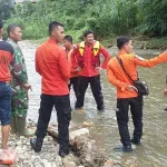 Bantu Paman Ambil Pasir, Bocah Tiga Tahun Terseret Arus Sungai di Lamekongga Bantu Paman Ambil Pasir, Bocah Tiga Tahun Terseret Arus Sungai di Lamekongga