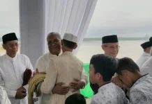 Empat Balon Gubernur Sultra Salat Ied di Masjid Al-Alam