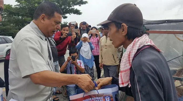 Berbagi Ramadhan, Umar Arsal Santuni Tukang Becak dan Pasien RS Jiwa Kendari