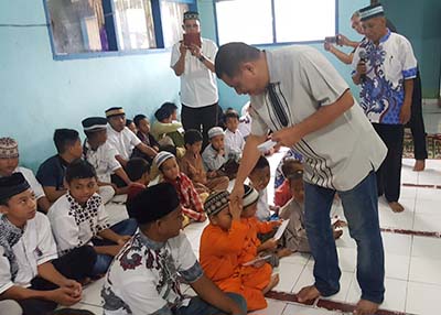 Berbagi Ramadhan, Umar Arsal Santuni Tukang Becak dan Pasien RS Jiwa Kendari