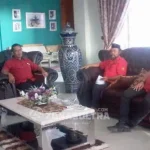 Tim Penjaringan Pilgub PDIP Sambangi Kediaman Rusman Emba Tim Penjaringan Pilgub PDIP Sambangi Kediaman Rusman Emba