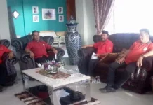 Tim Penjaringan Pilgub PDIP Sambangi Kediaman Rusman Emba Tim Penjaringan Pilgub PDIP Sambangi Kediaman Rusman Emba