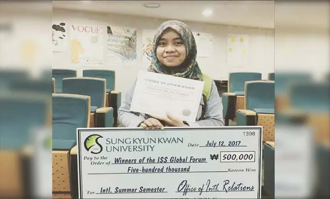 Wa_Ode_Siti_Latifatul_Malik Wa Ode Siti Latifatul Malik, peraih juara Global Forum tingkat internasional