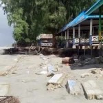 Dihantam Ombak, 10 Gasebo Wisata Panggulawu di Konut Rusak Dihantam Ombak, 10 Gasebo Wisata Panggulawu di Konut Rusak