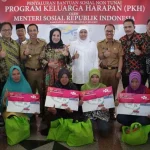 Mensos: Ketahuan Dipakai Beli Rokok, Bantuan PKH Dicabut Mensos: Ketahuan Dipakai Beli Rokok, Bantuan PKH Dicabut