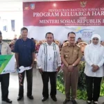Bersama Mensos, BPJS Ketenagakerjaan Serahkan Kartu Peserta Bagi Pendamping PKH di Konsel Bersama Mensos, BPJS Ketenagakerjaan Serahkan Kartu Peserta Bagi Pendamping PKH di Konsel