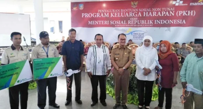 Bersama Mensos, BPJS Ketenagakerjaan Serahkan Kartu Peserta Bagi Pendamping PKH di Konsel