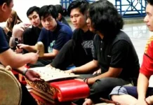 Wow! Ujian Akhir Semester, Gelar Seni Kolosal Promosikan Budaya Nusantara Wow! Ujian Akhir Semester, Gelar Seni Kolosal Promosikan Budaya Nusantara