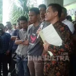 Jumlahnya Dinilai Fantastis, Mahasiswa UHO Demo Tolak Pemberlakuan Uang Pangkal Jumlahnya Dinilai Fantastis, Mahasiswa UHO Demo Tolak Pemberlakuan Uang Pangkal