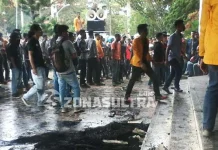 Mahasiswa UHO Berdemo, Menuntut Penghapusan Uang Pangkal Mahasiswa UHO Berdemo, Menuntut Penghapusan Uang Pangkal
