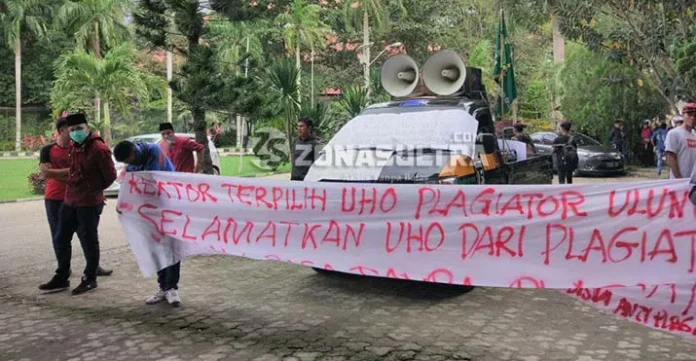 demo_uho_rektor Diduga Plagiat Karya Ilmiah, Rektor Terpilih UHO Didemo