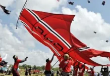 Lomba Layang-Layang Memukau Wisatawan di Pantai Padanggalak Bali Lomba Layang-Layang Memukau Wisatawan di Pantai Padanggalak Bali