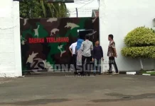 Nur Alam Dijenguk Keluarga di Rutan Guntur Nur Alam Dijenguk Keluarga di Rutan Guntur