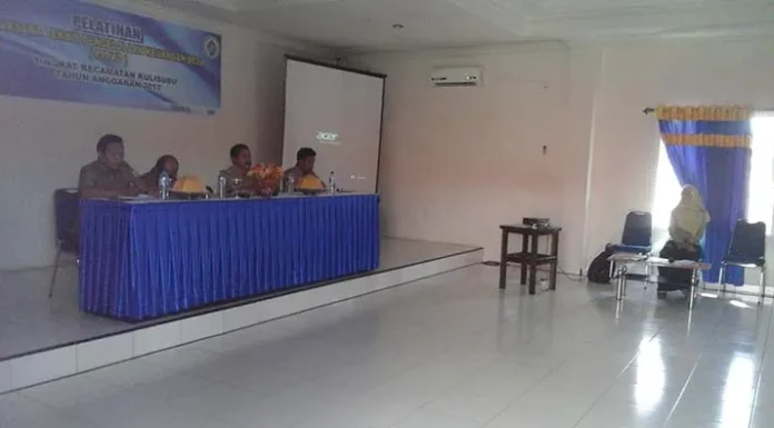 Kades dan Perangkat Se-Kecamatan Kulisusu Dilatih Pengelolaan Keuangan Desa