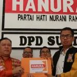 Lukman Abunawas Resmi Kembalikan Formulir ke Hanura Lukman Abunawas Resmi Kembalikan Formulir ke Hanura