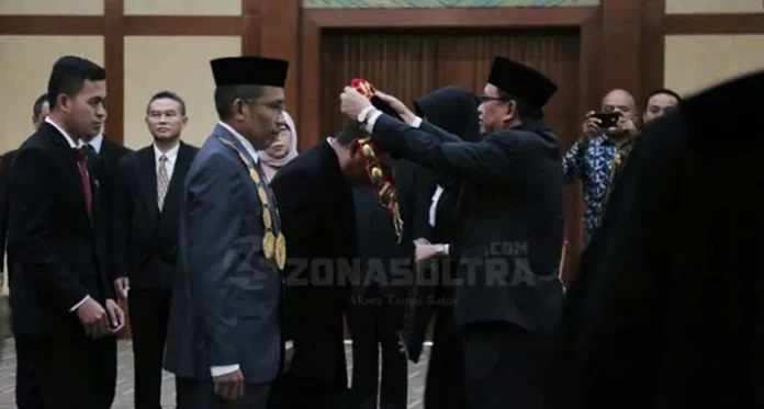 Dilantik Menristek, Zamrun Resmi Pimpin UHO