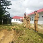 Sidak di RSUD Konsel, Arsalim Temukan Longsor Sedalam 5 Meter di Area Rumah Sakit Sidak di RSUD Konsel, Arsalim Temukan Longsor Sedalam 5 Meter di Area Rumah Sakit