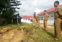 Sidak di RSUD Konsel, Arsalim Temukan Longsor Sedalam 5 Meter di Area Rumah Sakit Sidak di RSUD Konsel, Arsalim Temukan Longsor Sedalam 5 Meter di Area Rumah Sakit