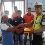 Rayakan HUT Bhayangkara Ke 71, Satlantas Polres Muna Besuk Tahanannya Rayakan HUT Bhayangkara Ke 71, Satlantas Polres Muna Besuk Tahanannya