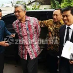 Nur Alam Penuhi Panggilan KPK untuk Kedua Kalinya Nur Alam Penuhi Panggilan KPK untuk Kedua Kalinya