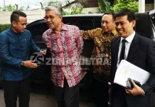 Nur Alam Penuhi Panggilan KPK untuk Kedua Kalinya Nur Alam Penuhi Panggilan KPK untuk Kedua Kalinya