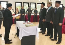 KPU Sultra Lantik Satu Komisioner KPU Kendari dan Dua KPU Konsel KPU Sultra Lantik Satu Komisioner KPU Kendari dan Dua KPU Konsel