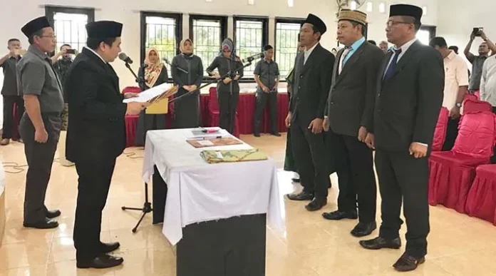 pelantikan_kpu KPU Sultra Lantik Satu Komisioner KPU Kendari dan Dua KPU Konsel