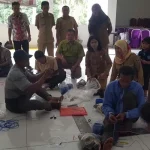 25 Nelayan Kolut Dilatih Membuat Alat Tangkap Garnet 25 Nelayan Kolut Dilatih Membuat Alat Tangkap Garnet