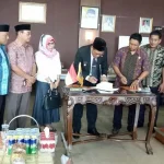 Bupati Tandatangani Dana Hibah Pilkada Kolaka Sebesar Rp 22,1 Miliar Bupati Tandatangai Dana Hibah Pilkada Kolaka Sebesar Rp 22,1 Miliar