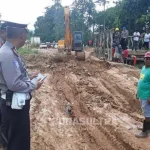 Jalur Trans Sulawesi Rusak Parah, Polda Sultra Kerahkan Personil Lakukan Perbaikan Jalan Jalur Trans Sulawesi Rusak Parah, Polda Sultra Kerahkan Personil Lakukan Perbaikan Jalan