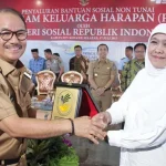 Berbagai Program Bupati Surunuddin Atasi Kemiskinan di Konsel Berbagai Program Bupati Surunuddin Atasi Kemiskinan di Konsel