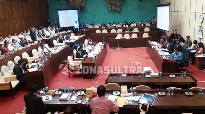 Ridwan Bae Sebut Runway Bandara Haluoleo Paling Parah Sedunia