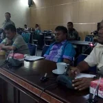 Salurkan Raskin Berkutu, Warga Protes dan Adukan Bulog ke Dewan Salurkan Raskin Berkutu, Warga Protes dan Adukan Bulog ke Dewan