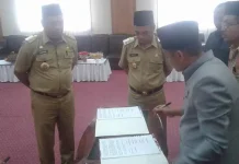 Seluruh Fraksi di DPRD Konut Terima 10 Raperda Seluruh Fraksi di DPRD Konut Terima 10 Raperda