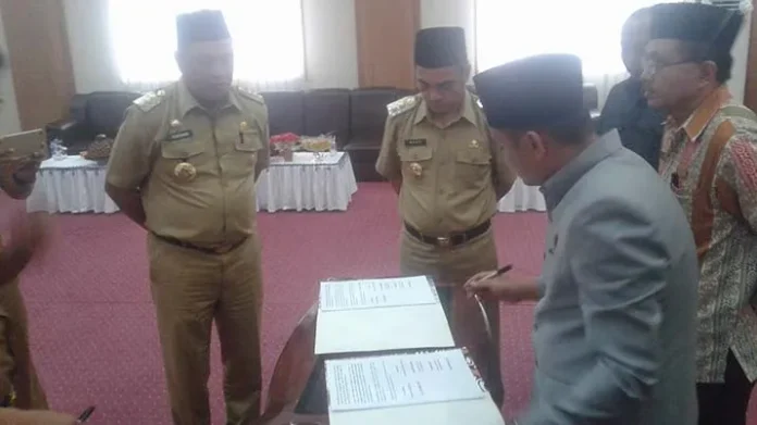 Seluruh Fraksi di DPRD Konut Terima 10 Raperda